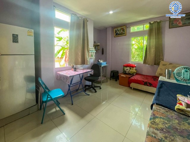 *****บ้านเดี่ยวมือสองย่านกรุงเทพฯ ม.แจ้งวัฒนะ ซอยแจ้งวัฒนะ10 หลังมุม เนื้อที่กว้างขวางมากถึง 272 ตร.ว. ฟังก์ชัน 7 ห้องนอน 5 ห้องน้ำ ที่จอดรถ 10 คัน ที่ดินสุดกว้างขวาง บนทำเลหายาก เชื่อมต่อทุกการเดินทางอย่างสะดวกสบาย ใกล้รถไฟฟ้าสายสีชมพูและสายสีแดง "สถานีหลักสี่" และทางด่วน "ศรีรัช" จองเลยวันนี้!!